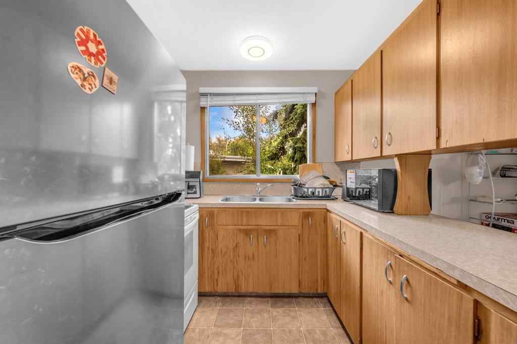MLS® A2247998 - 4013 Vance Place NW in Varsity Calgary, Residential
