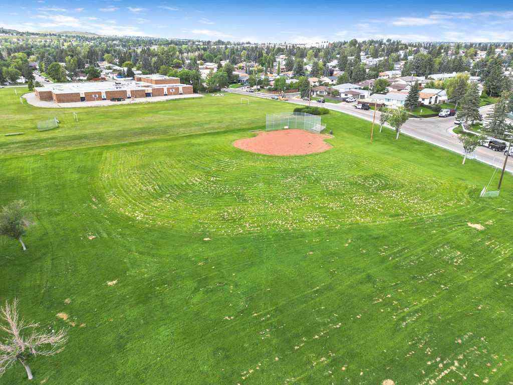 MLS® A2248006 - 12 Huntley Close NE in Huntington Hills Calgary, Commercial