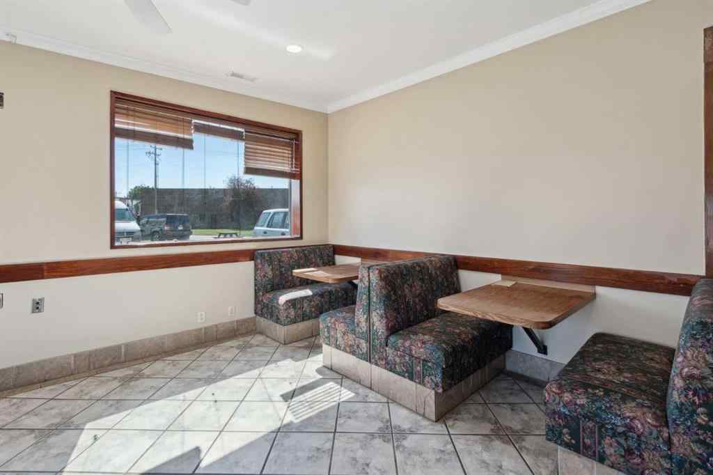 MLS® A2248038 - 704 41 Avenue NE in Greenview Industrial Park Calgary, Commercial
