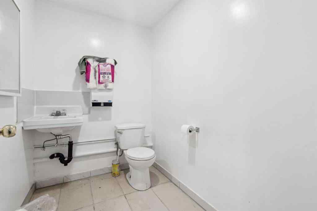 MLS® A2248038 - 704 41 Avenue NE in Greenview Industrial Park Calgary, Commercial