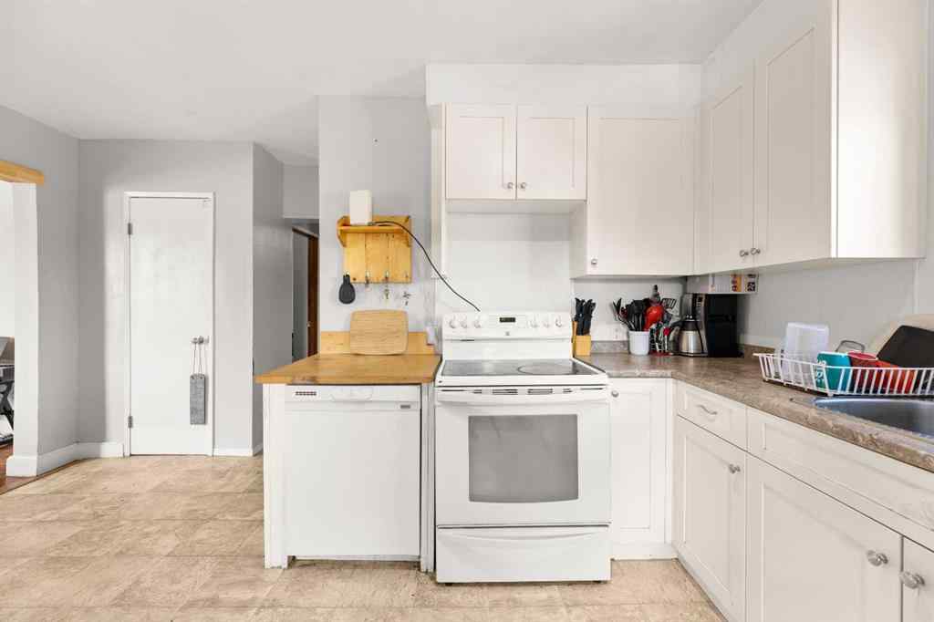 MLS® A2248049 - 4429 55 Avenue  in NONE Olds, Residential