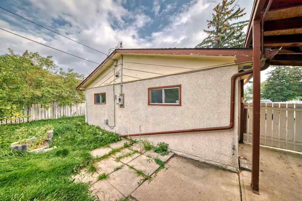 MLS® A2248067 - 6428 33 Avenue NW in Bowness Calgary, Residential