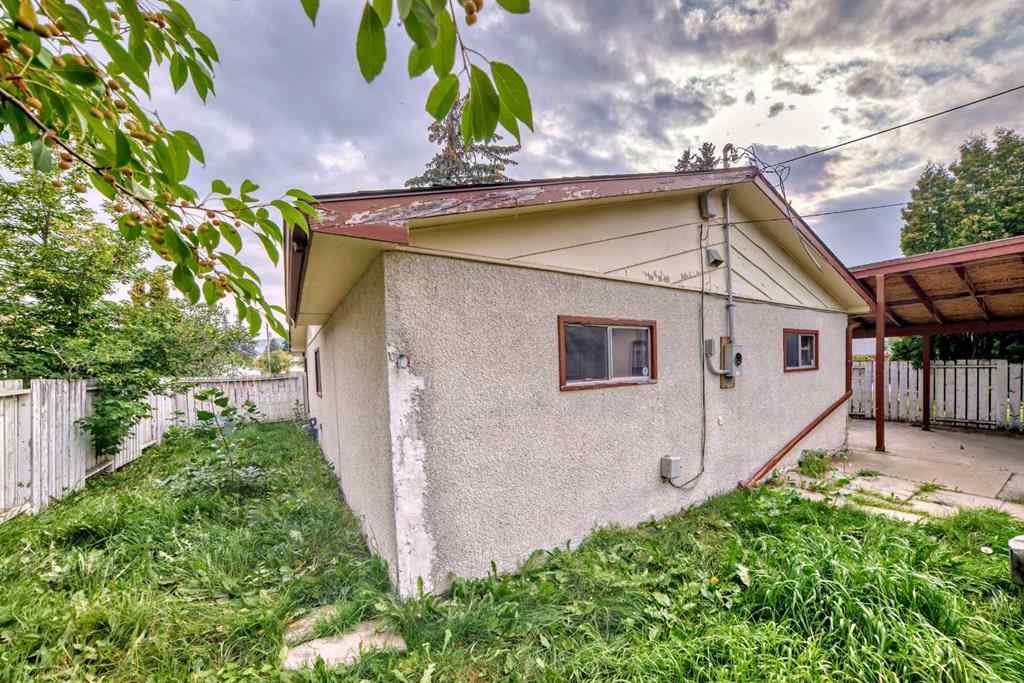 MLS® A2248067 - 6428 33 Avenue NW in Bowness Calgary, Residential