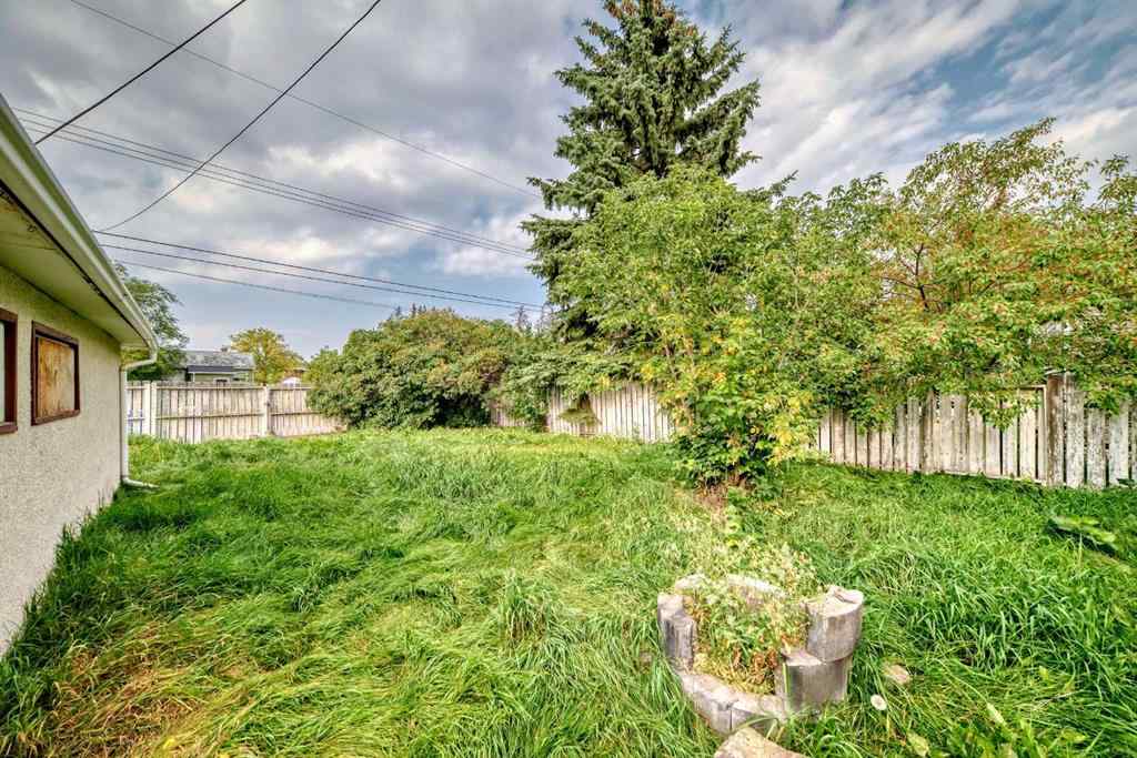 MLS® A2248067 - 6428 33 Avenue NW in Bowness Calgary, Residential