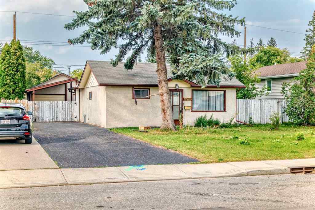 MLS® A2248067 - 6428 33 Avenue NW in Bowness Calgary, Residential