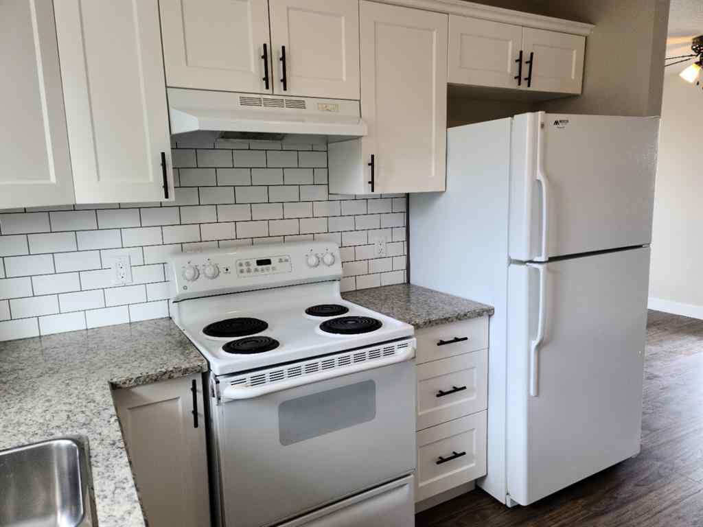 MLS® A2248072 - 8309 101 Avenue  in Rolling Hills Peace River, Residential