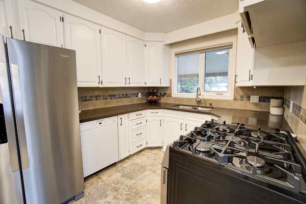 MLS® A2248100 - 351 49 Avenue W in NONE Claresholm, Residential