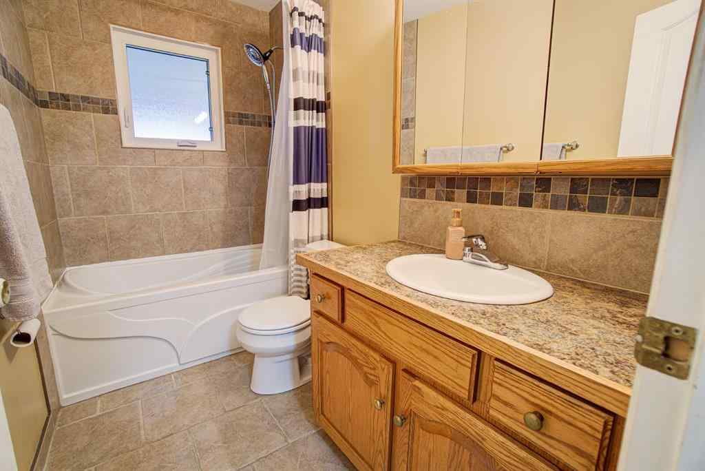 MLS® A2248100 - 351 49 Avenue W in NONE Claresholm, Residential