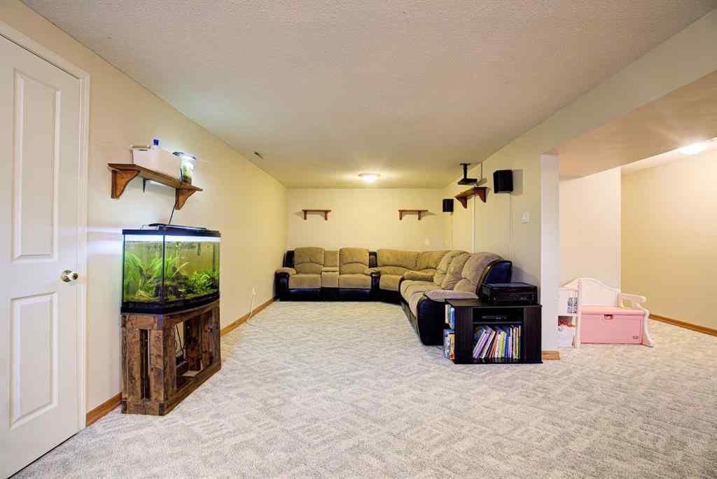 MLS® A2248100 - 351 49 Avenue W in NONE Claresholm, Residential