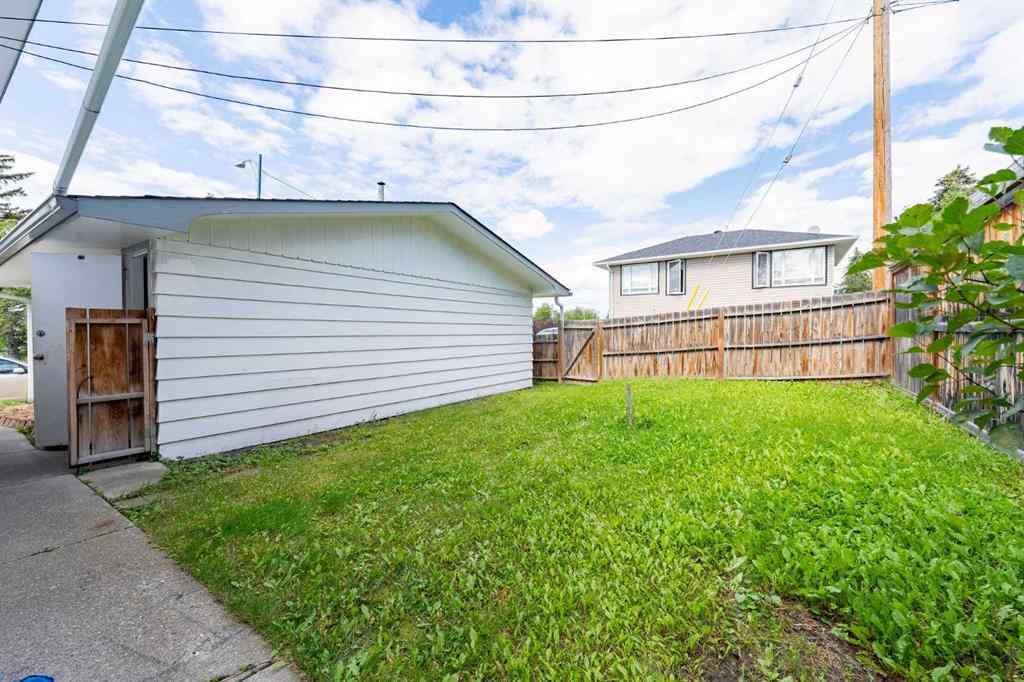 MLS® A2248147 - 4 Cornell Place NW in Cambrian Heights Calgary, Residential