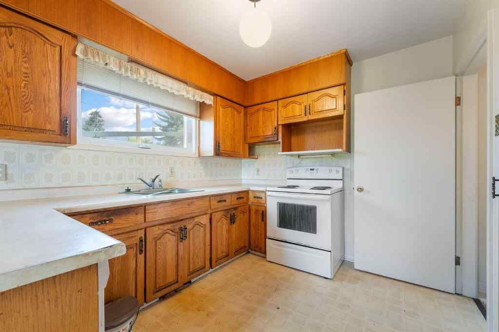 MLS® A2248147 - 4 Cornell Place NW in Cambrian Heights Calgary, Residential