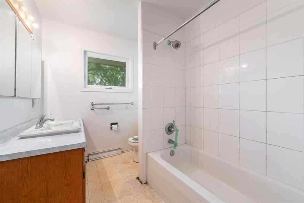 MLS® A2248147 - 4 Cornell Place NW in Cambrian Heights Calgary, Residential