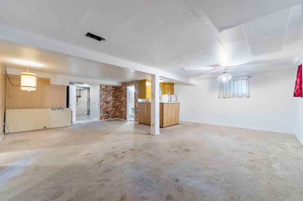 MLS® A2248147 - 4 Cornell Place NW in Cambrian Heights Calgary, Residential