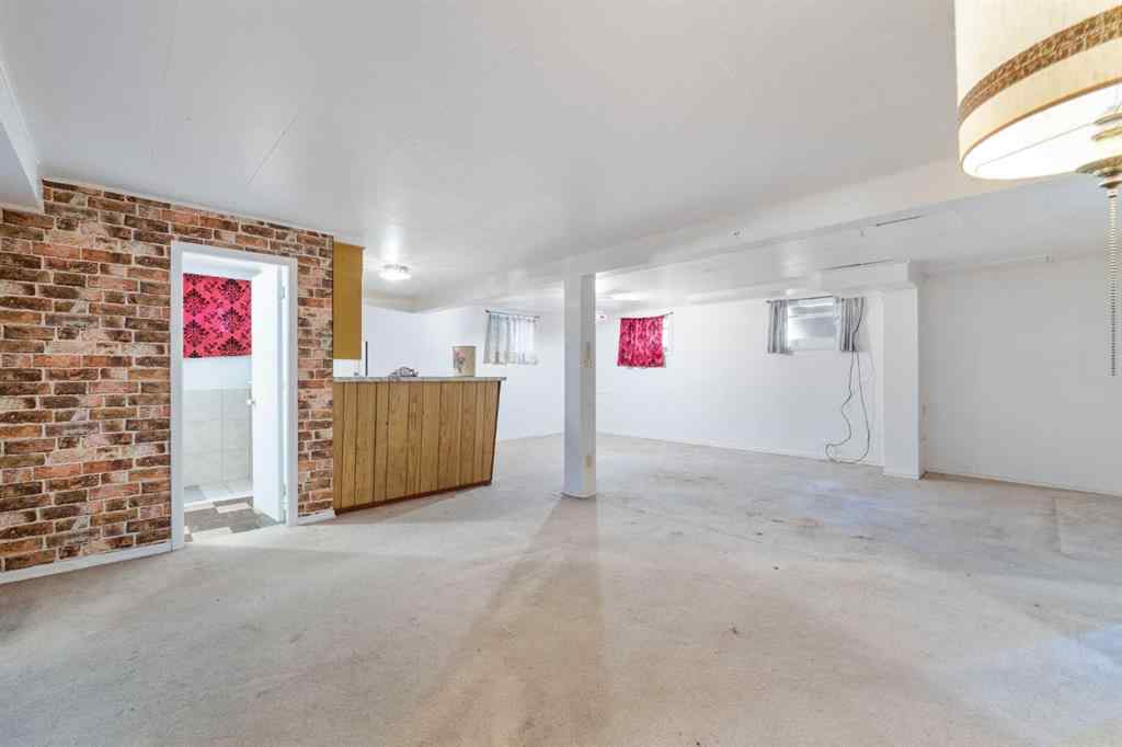 MLS® A2248147 - 4 Cornell Place NW in Cambrian Heights Calgary, Residential