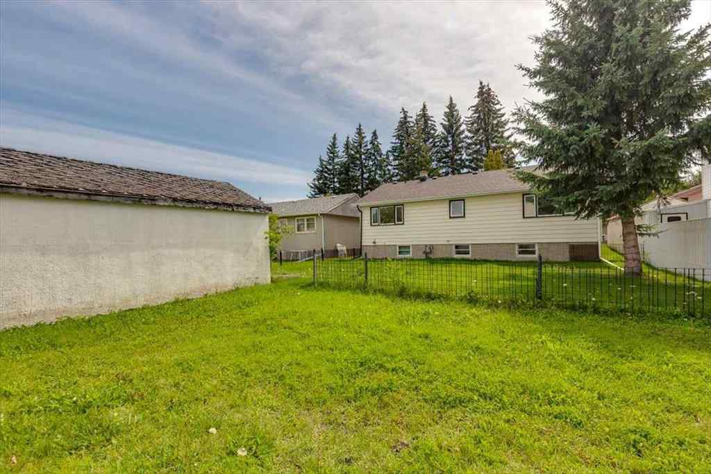 MLS® A2248160 - 4018 47 Street  in Grandview Red Deer, Residential