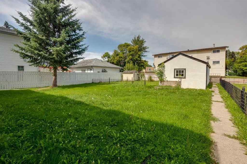 MLS® A2248160 - 4018 47 Street  in Grandview Red Deer, Residential