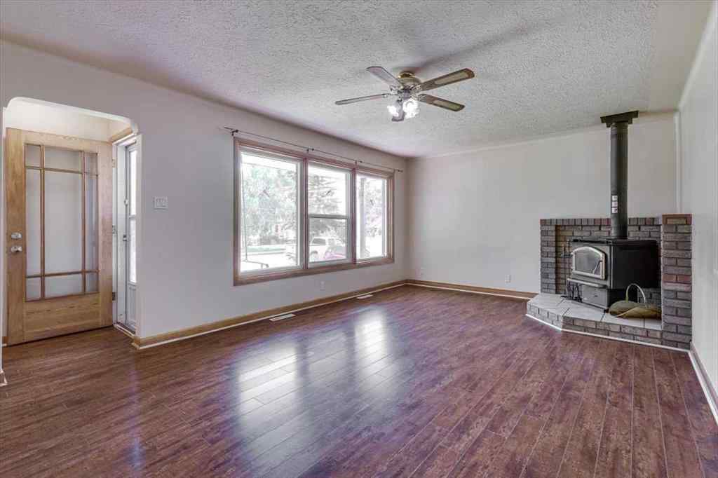 MLS® A2248160 - 4018 47 Street  in Grandview Red Deer, Residential