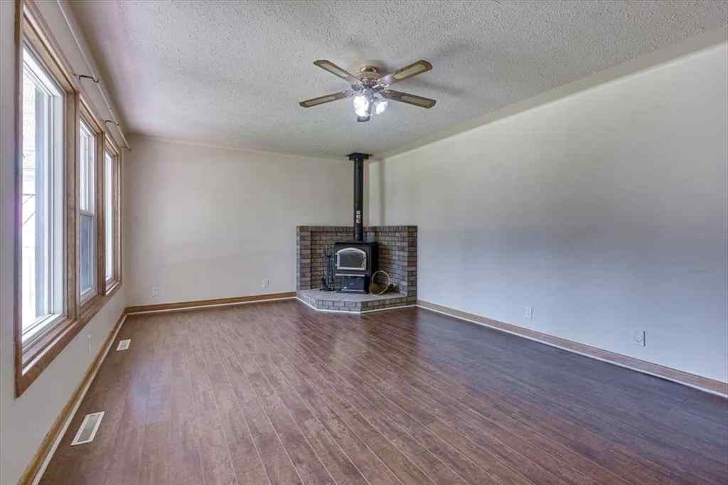 MLS® A2248160 - 4018 47 Street  in Grandview Red Deer, Residential