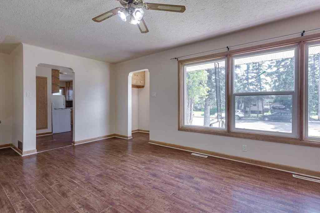 MLS® A2248160 - 4018 47 Street  in Grandview Red Deer, Residential