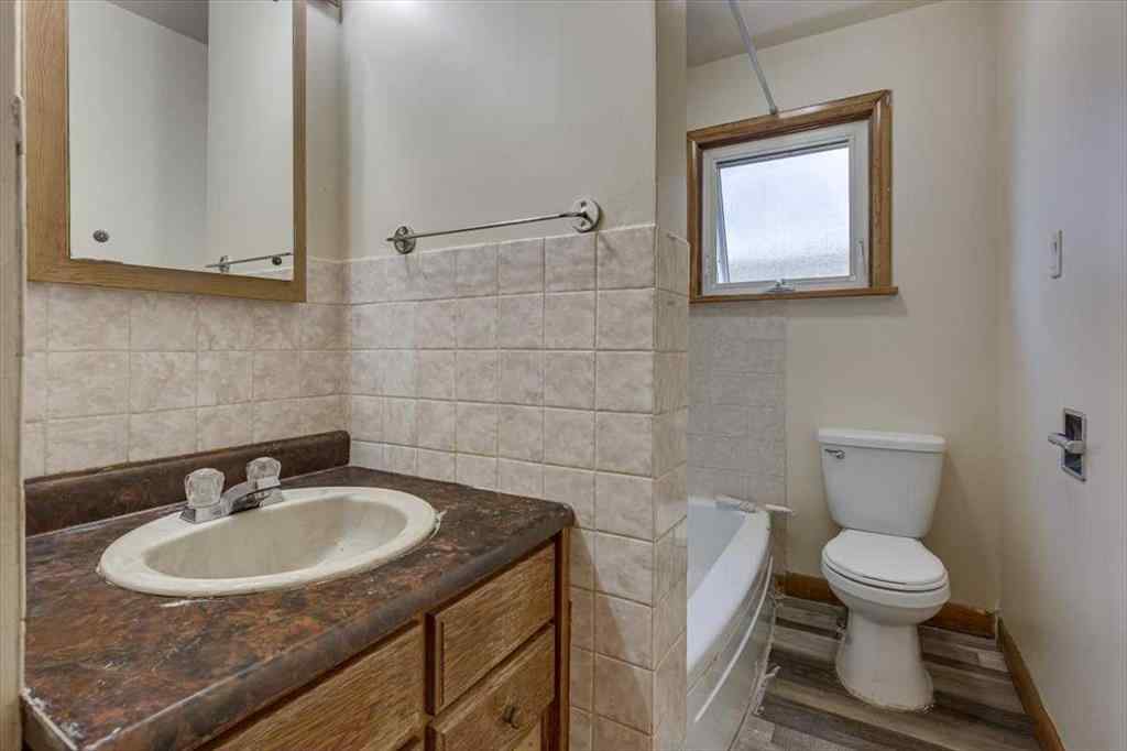 MLS® A2248160 - 4018 47 Street  in Grandview Red Deer, Residential