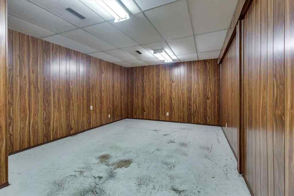 MLS® A2248160 - 4018 47 Street  in Grandview Red Deer, Residential