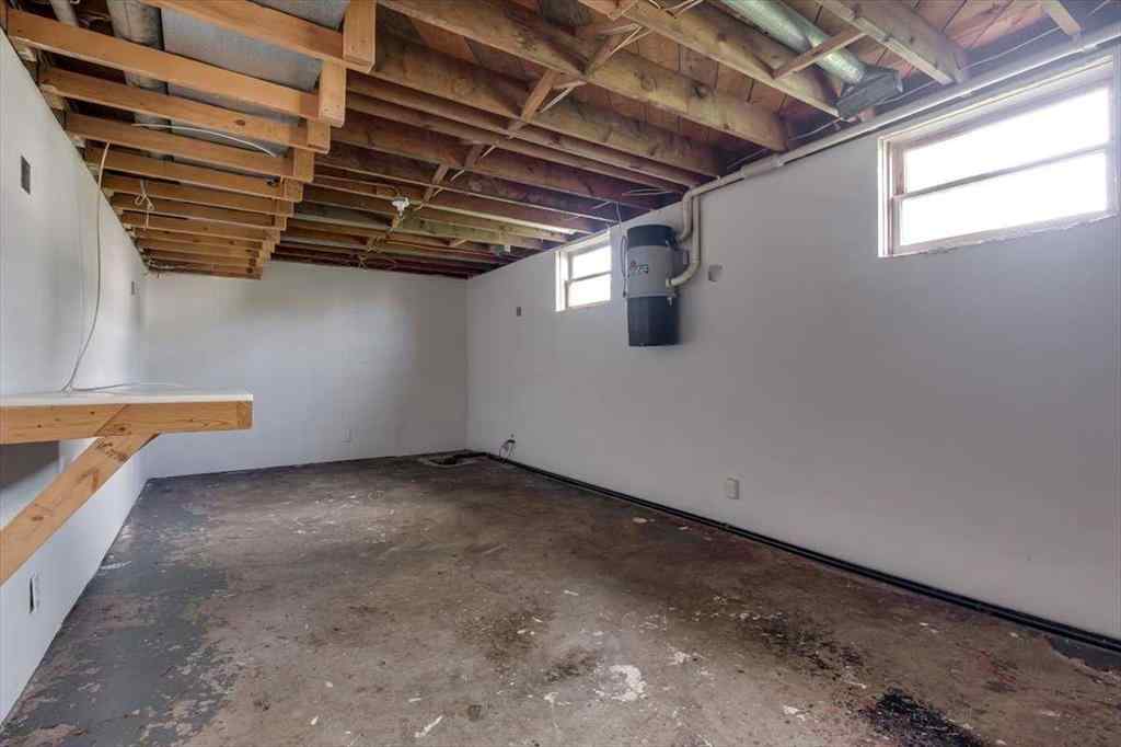 MLS® A2248160 - 4018 47 Street  in Grandview Red Deer, Residential