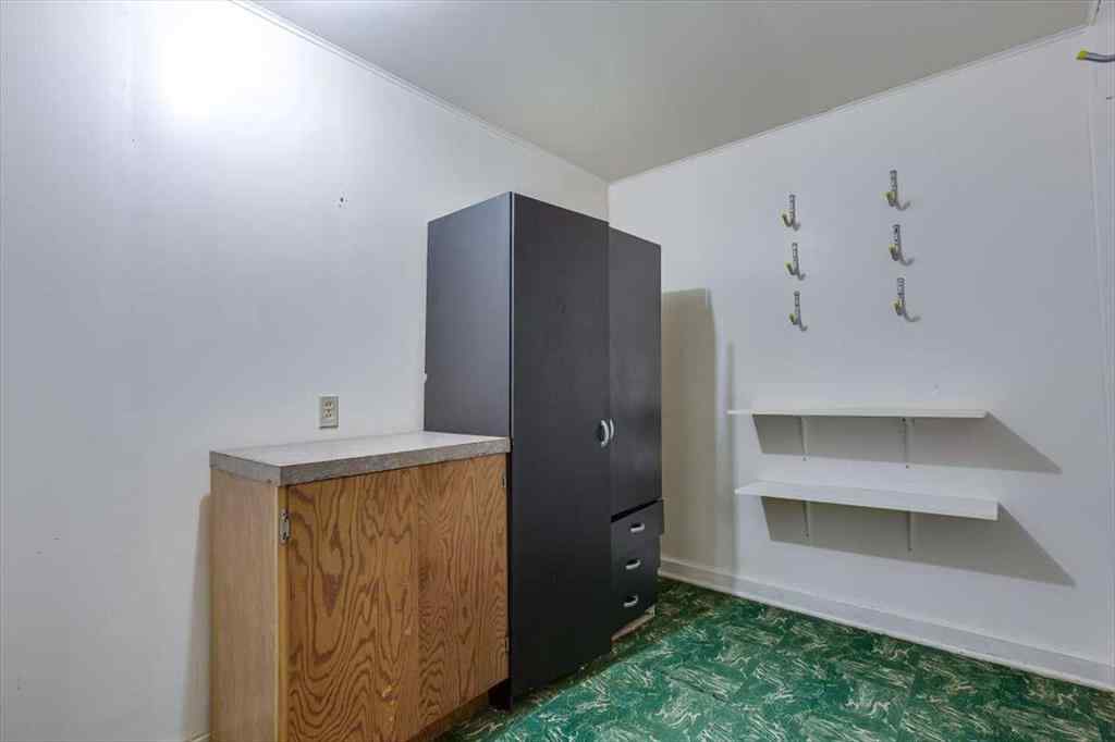MLS® A2248160 - 4018 47 Street  in Grandview Red Deer, Residential