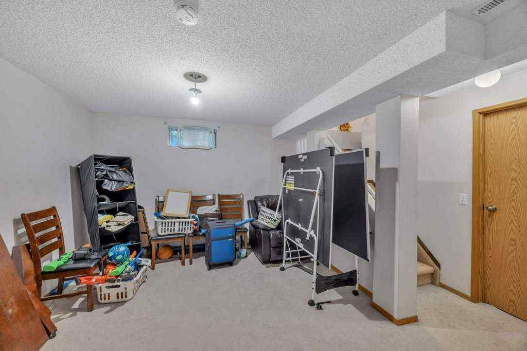 MLS® A2248164 - 35 Martinwood Way NE in Martindale Calgary, Residential