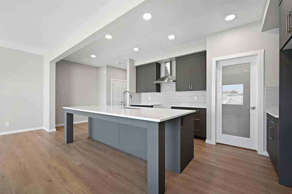 MLS® A2248165 - 7 Heritage Link  in NONE Cochrane, Residential