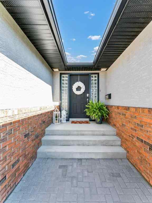 MLS® A2248177 - 42 Cook Court SE in Crestwood-Norwood Medicine Hat, Residential
