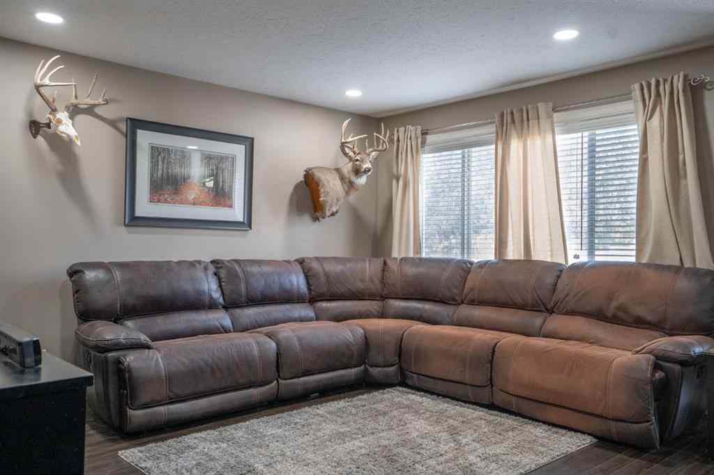 MLS® A2248193 - 3307 52nd Street  in Creekview Camrose, Residential