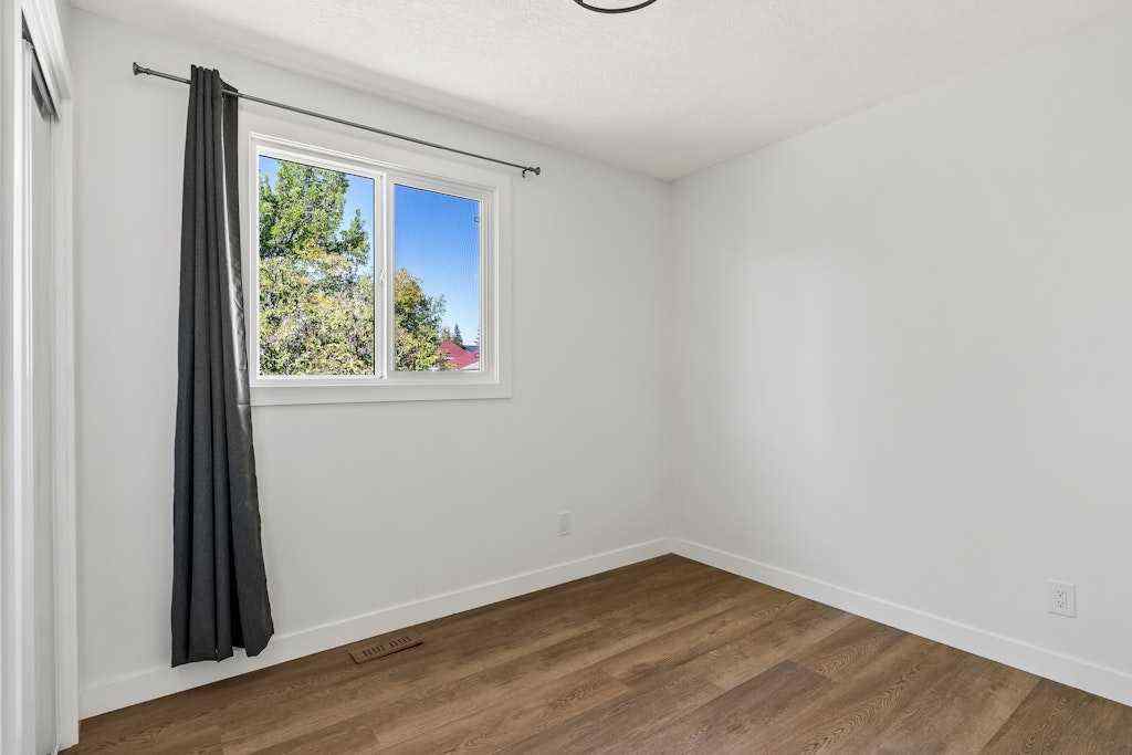 MLS® A2248194 - 856 Rundlecairn Way NE in Rundle Calgary, Residential