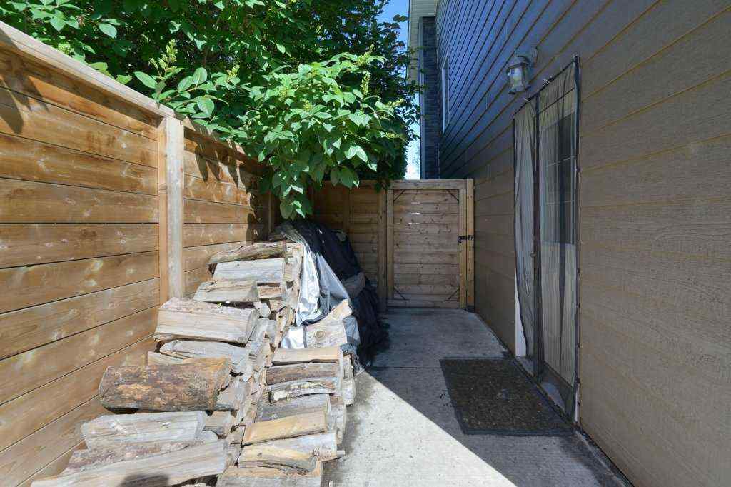 MLS® A2248210 - 5238 52 Street  in Downtown Lacombe Lacombe, Residential