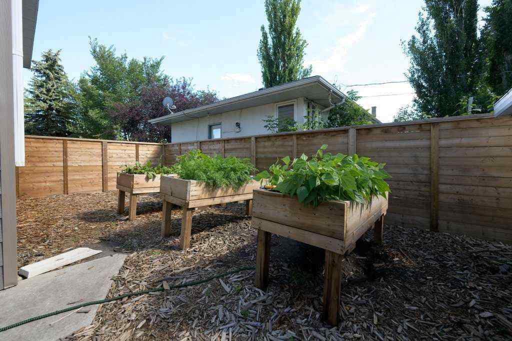 MLS® A2248210 - 5238 52 Street  in Downtown Lacombe Lacombe, Residential