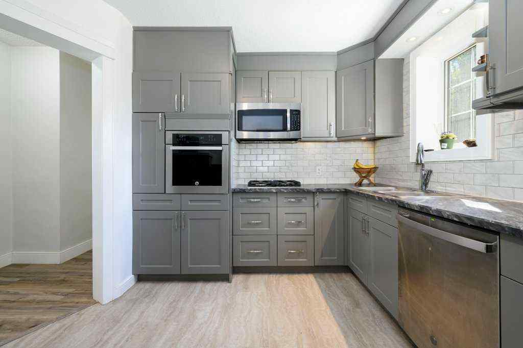 MLS® A2248210 - 5238 52 Street  in Downtown Lacombe Lacombe, Residential