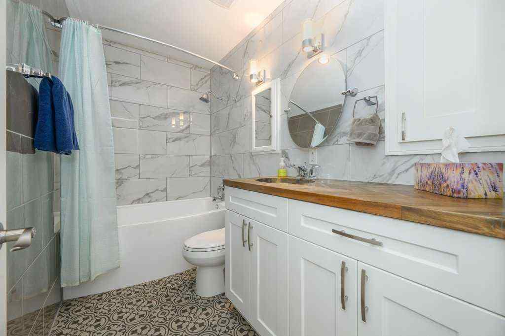 MLS® A2248210 - 5238 52 Street  in Downtown Lacombe Lacombe, Residential
