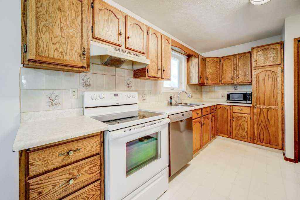 MLS® A2248220 - 615 19 Street N in Westminster Lethbridge, Residential