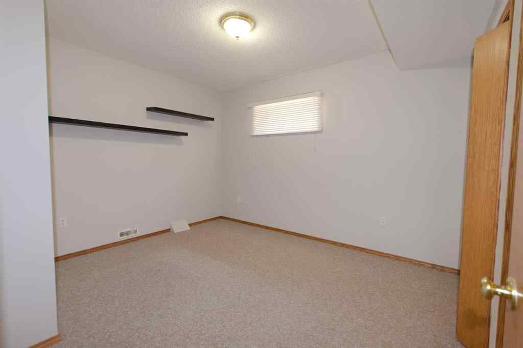 MLS® A2248230 - 35 Park Meadows Place SE in Southview-Park Meadows Medicine Hat, Residential