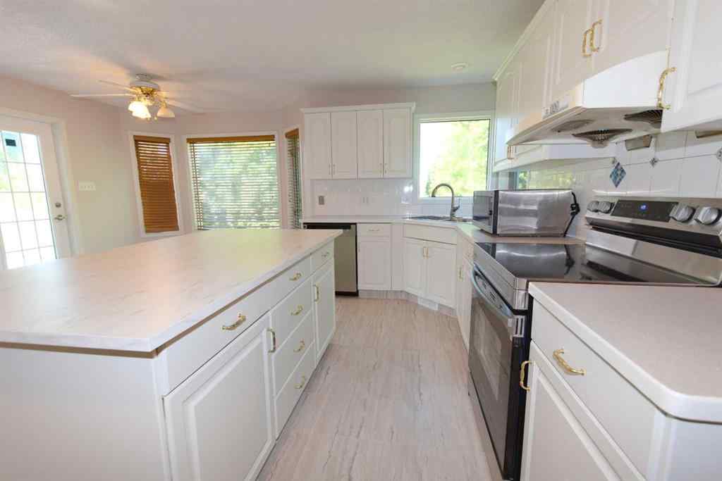 MLS® A2248230 - 35 Park Meadows Place SE in Southview-Park Meadows Medicine Hat, Residential