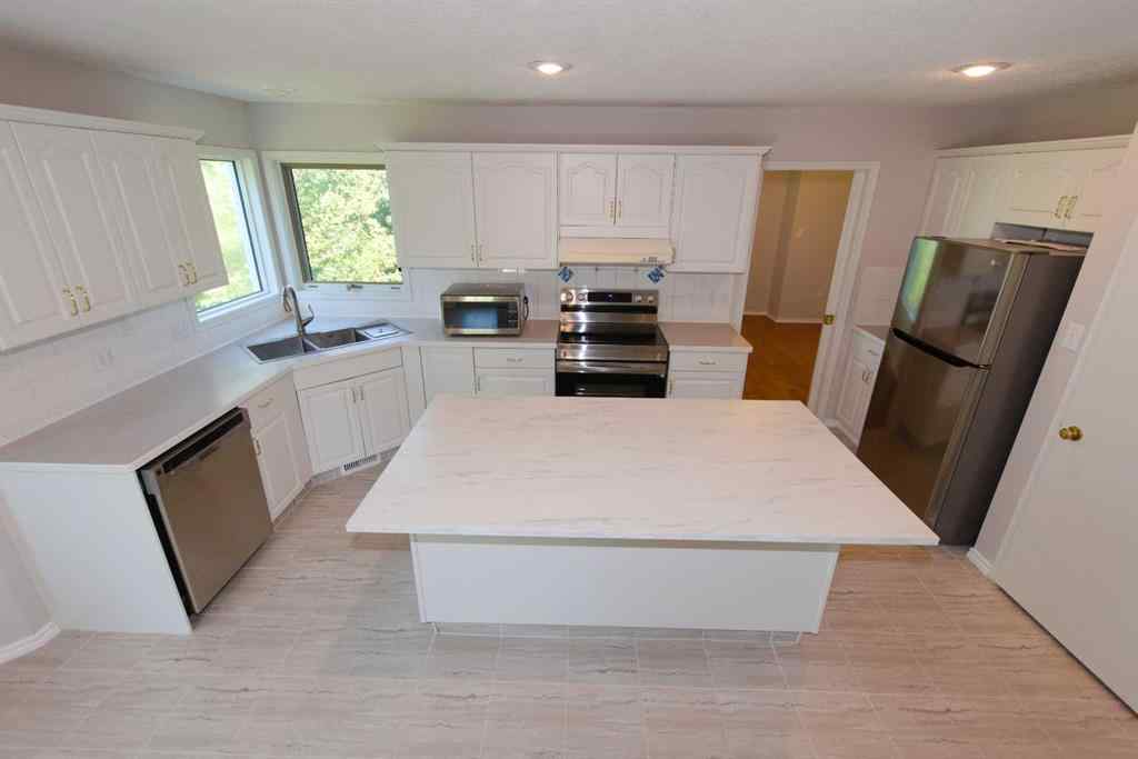 MLS® A2248230 - 35 Park Meadows Place SE in Southview-Park Meadows Medicine Hat, Residential