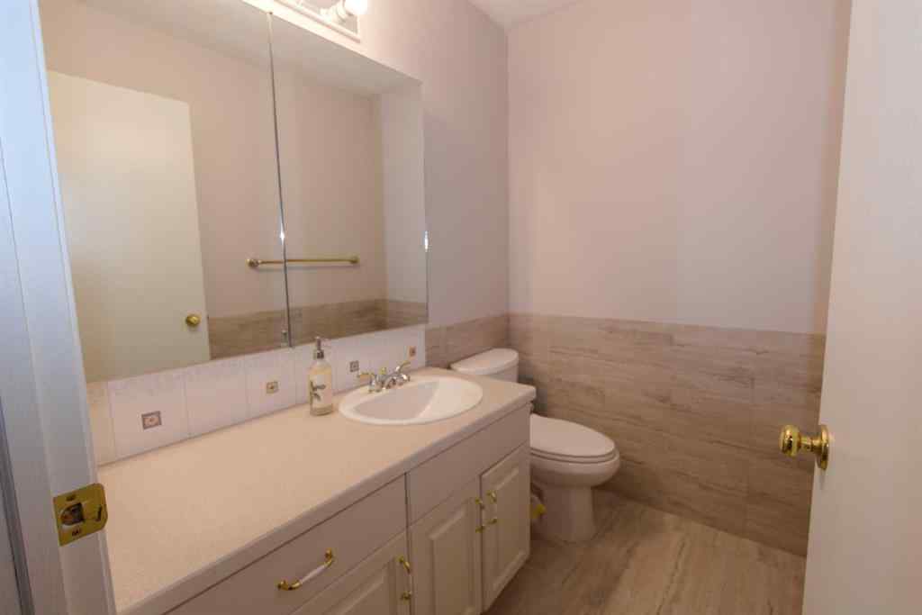 MLS® A2248230 - 35 Park Meadows Place SE in Southview-Park Meadows Medicine Hat, Residential