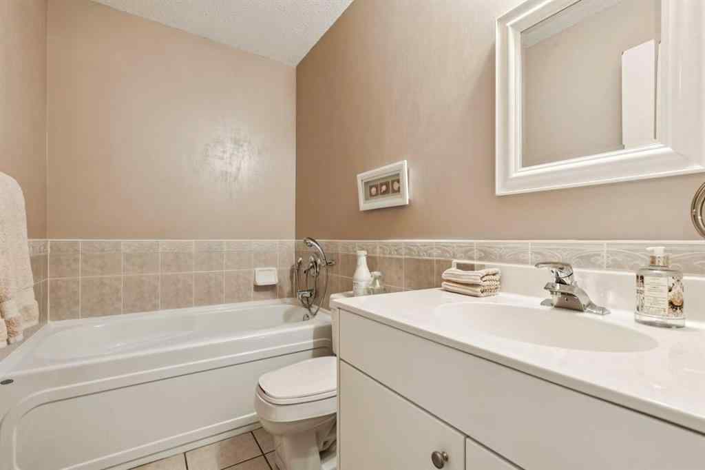 MLS® A2248241 - 904 Lake Bonavista Green SE in Lake Bonavista Calgary, Residential