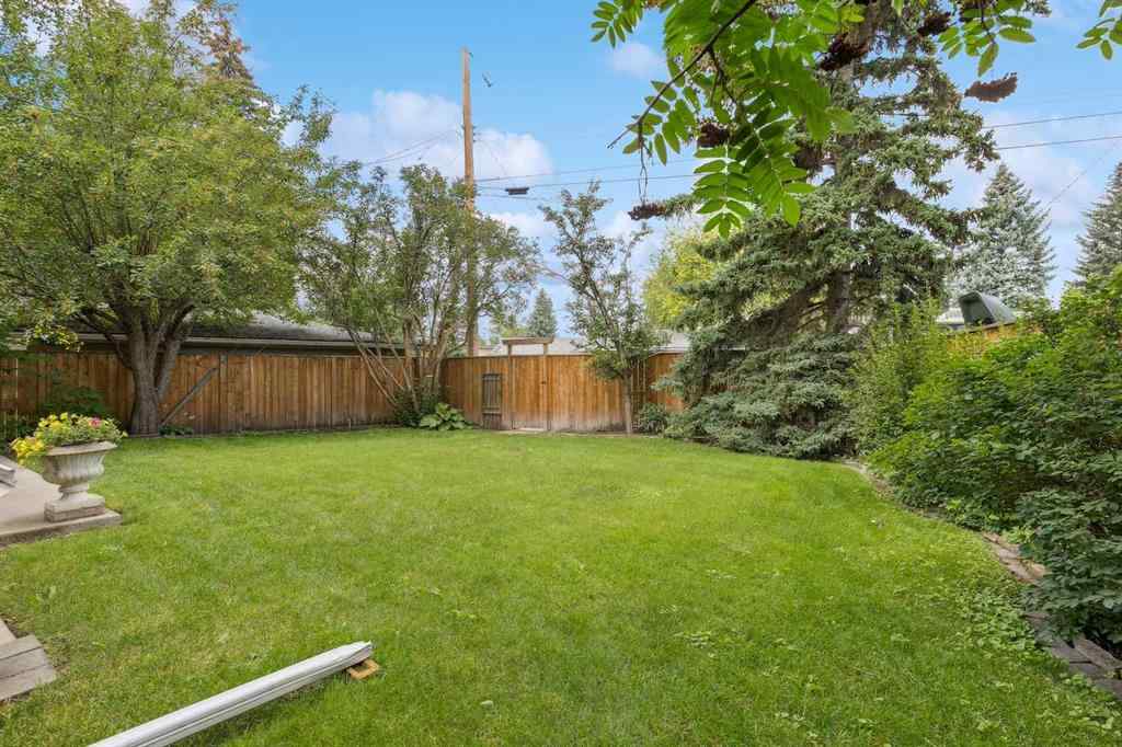 MLS® A2248241 - 904 Lake Bonavista Green SE in Lake Bonavista Calgary, Residential
