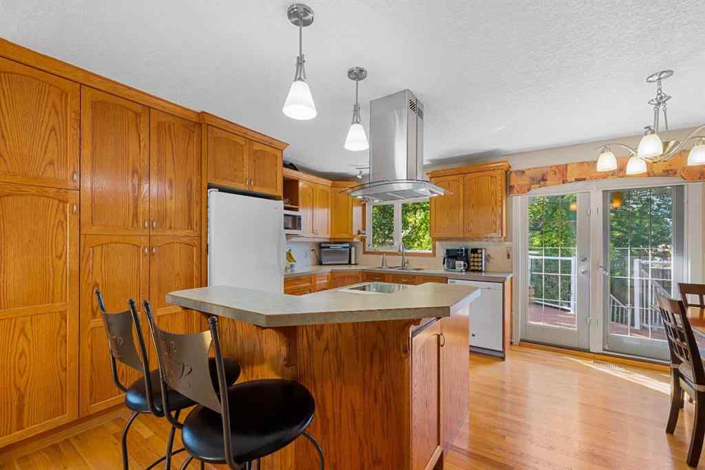 MLS® A2248242 - 7 Bernard Court NW in Beddington Heights Calgary, Residential