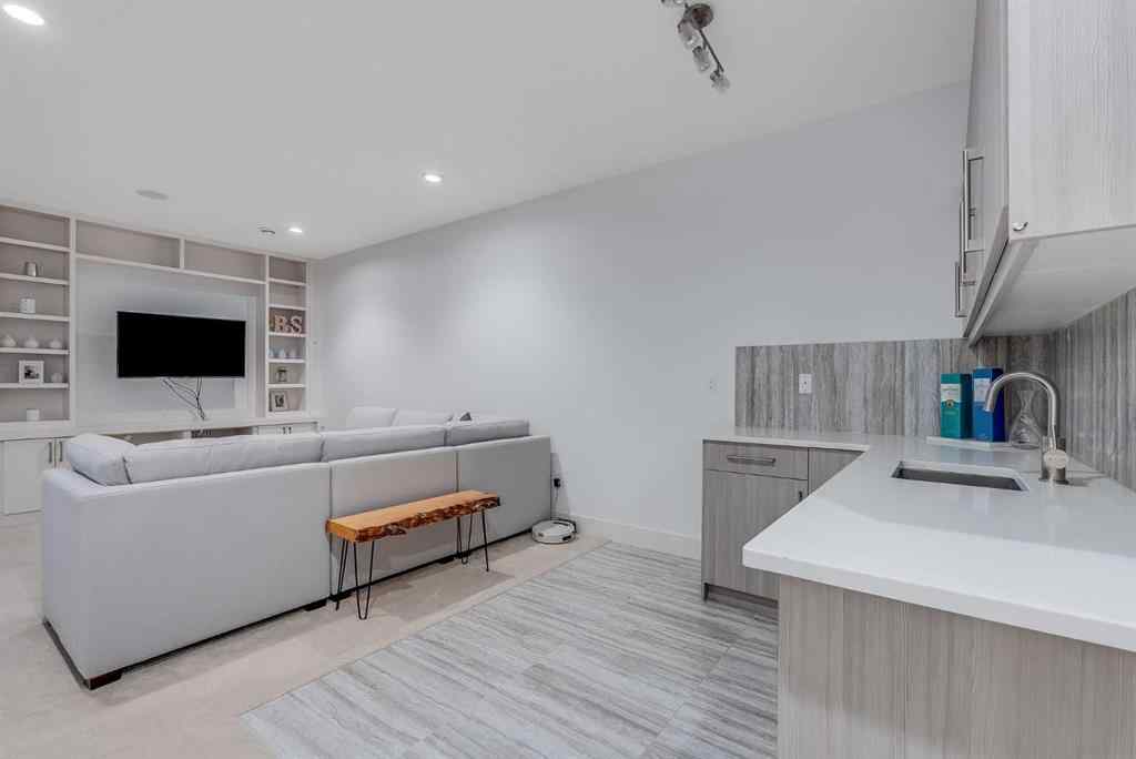 MLS® A2248288 - 434 30 Avenue NW in Mount Pleasant Calgary, Residential
