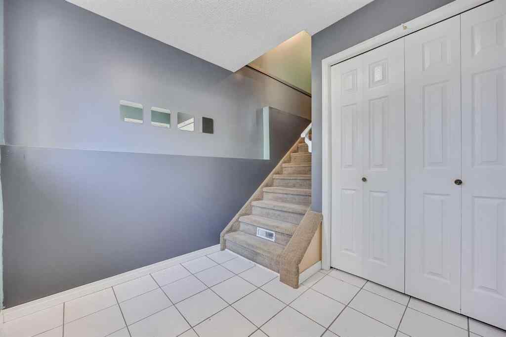 MLS® A2248303 - 225 Killarney Glen Court SW in Killarney/Glengarry Calgary, Residential
