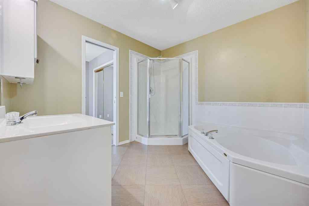 MLS® A2248303 - 225 Killarney Glen Court SW in Killarney/Glengarry Calgary, Residential