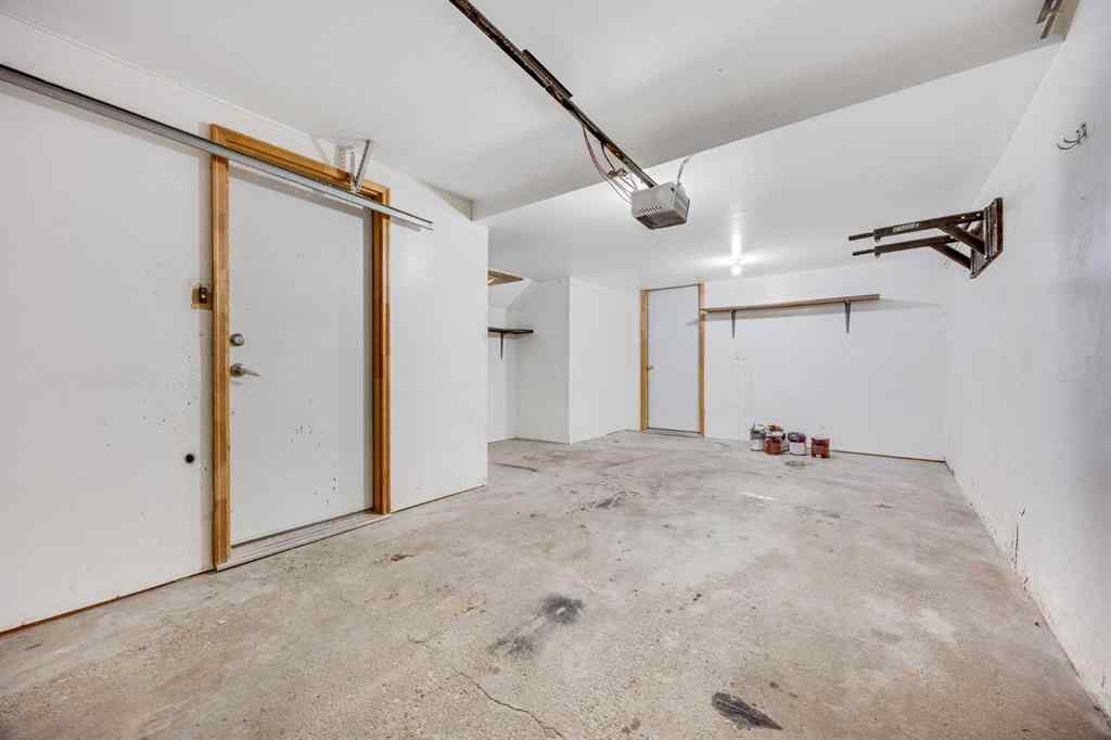 MLS® A2248303 - 225 Killarney Glen Court SW in Killarney/Glengarry Calgary, Residential