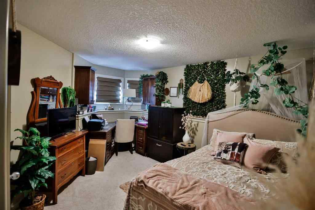 MLS® A2248304 - 125 Couleesprings Way S in Southgate Lethbridge, Residential