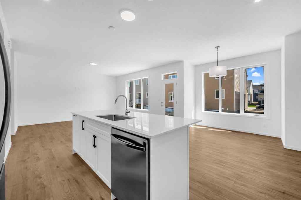 MLS® A2248310 - 2034 Southwinds Row  in Southwinds Airdrie, Residential